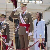 El Rey Felipe VI y la Reina Letizia durante su jura de bandera en Zaragoza