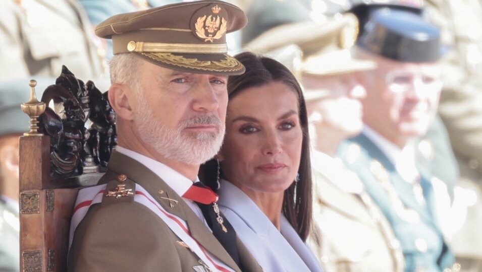 Los Reyes Felipe y Letizia en el acto del 40 aniversario de la jura de bandera del monarca