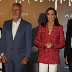 La Reina Letizia, en zapatillas en la presentación del concierto 'EmociónArte'