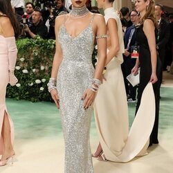 Irina Shayk vestida de Swarovski en la MET Gala 2024