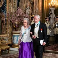 Cristina de Suecia con la Tiara de Botones junto a Tord Magnuson en la cena de la gala por la Visita de Estado de Federico y Mary de Dinamarca a Suecia