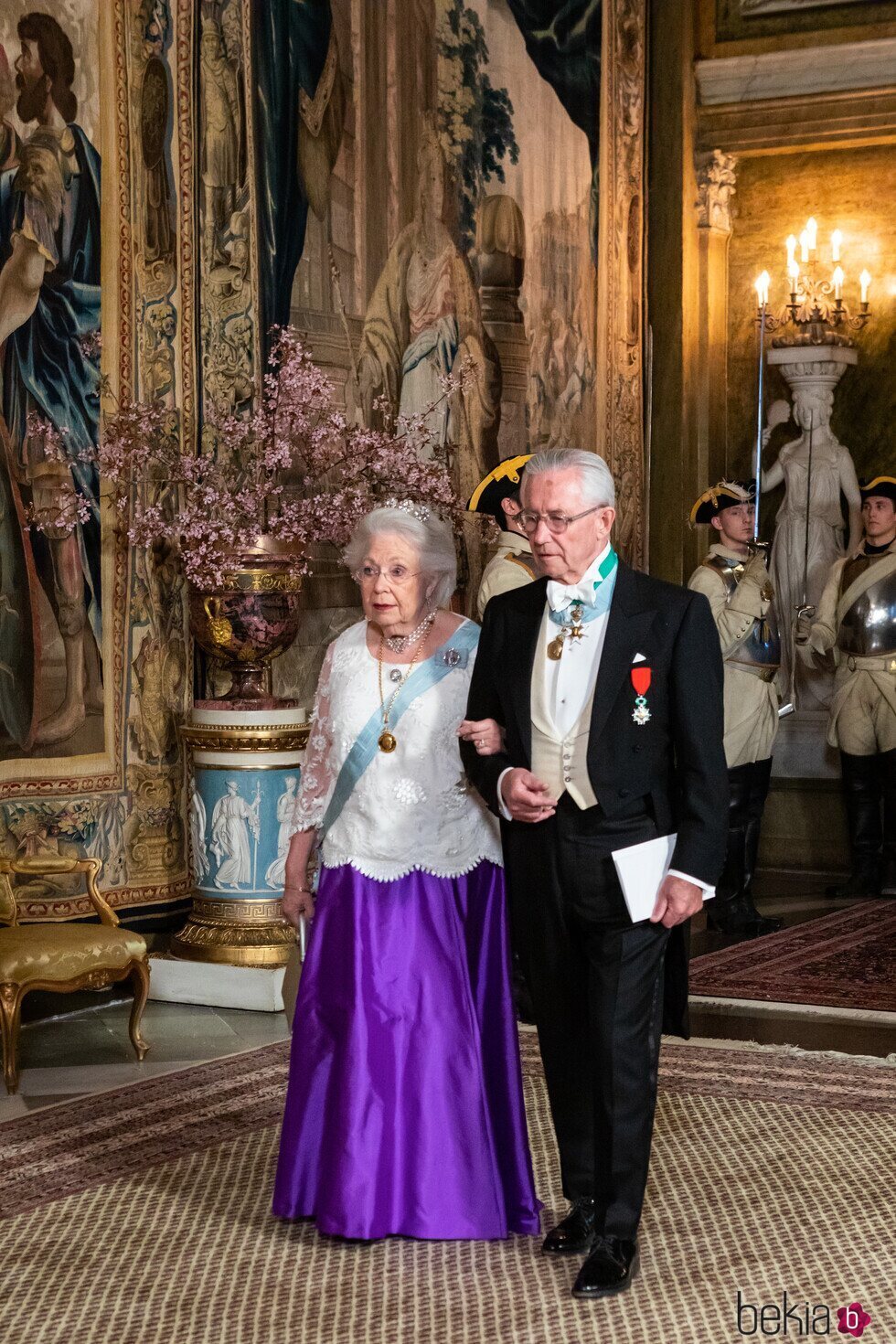 Cristina de Suecia con la Tiara de Botones junto a Tord Magnuson en la cena de la gala por la Visita de Estado de Federico y Mary de Dinamarca a Suecia