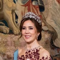 Mary de Dinamarca con la Tiara de Rubíes en la cena de gala por su Visita de Estado a Suecia