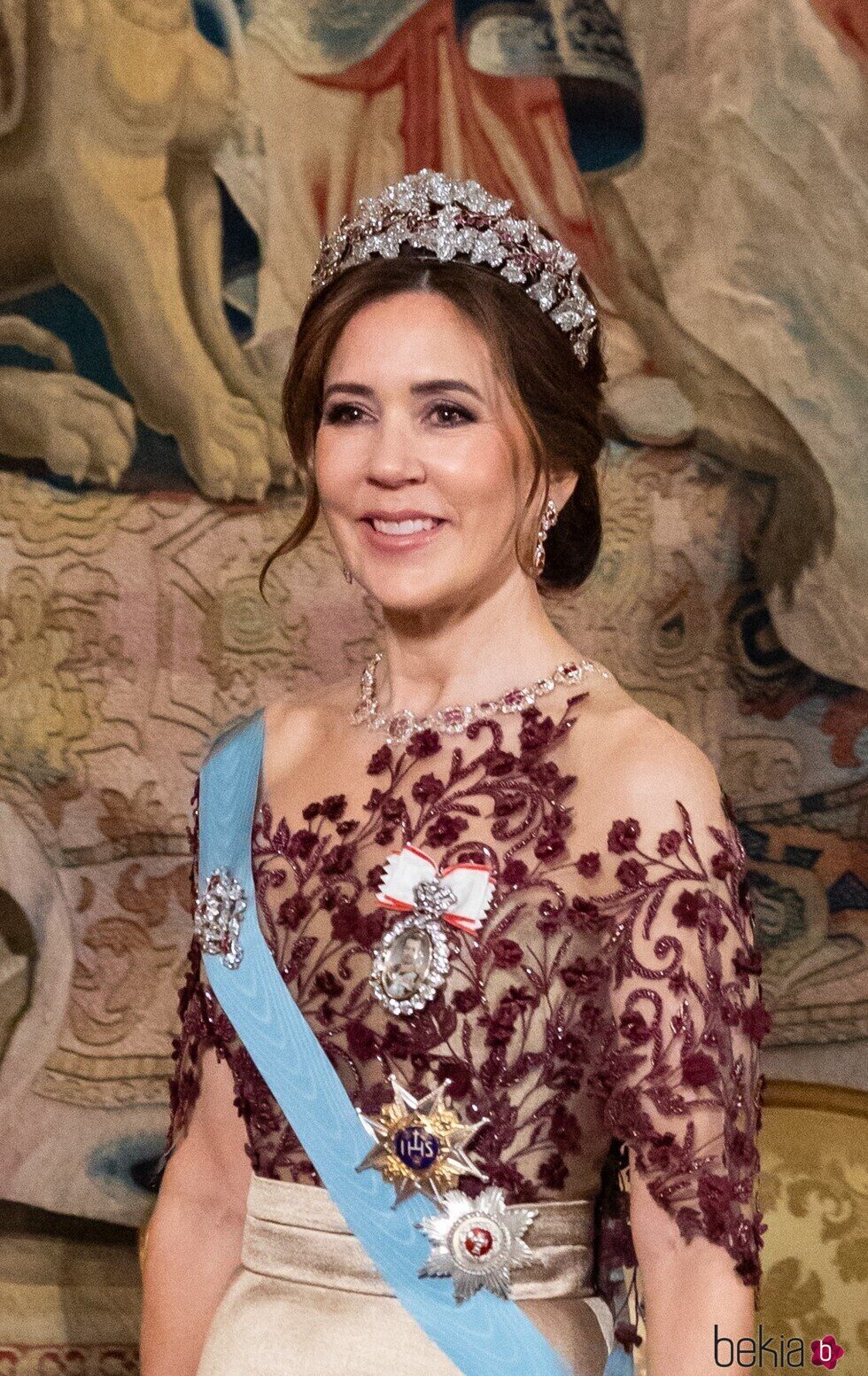 Mary de Dinamarca con la Tiara de Rubíes en la cena de gala por su Visita de Estado a Suecia