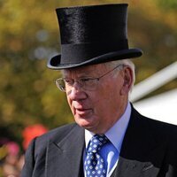 El Duque de Gloucester en una garden party en Buckingham Palace