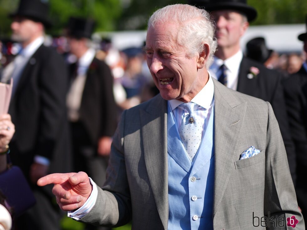 El Rey Carlos III en una garden party