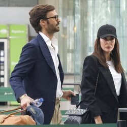 Vicky Martín Berrocal y Enrique Solís volviendo de Marbella