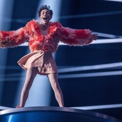 Nemo Mettler durante su actuación en Eurovisión 2024