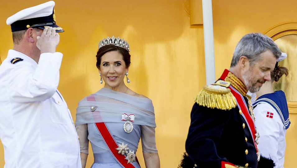 Federico y Mary de Dinamarca desembarcan del Dannebrog para la cena de gala por su Visita de Estado a Noruega