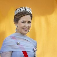 Mary de Dinamarca con la Tiara Pearl Poiré en la cena de gala por su Visita de Estado a Noruega