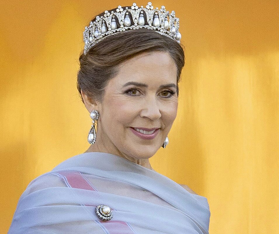 Mary de Dinamarca con la Tiara Pearl Poiré en la cena de gala por su Visita de Estado a Noruega