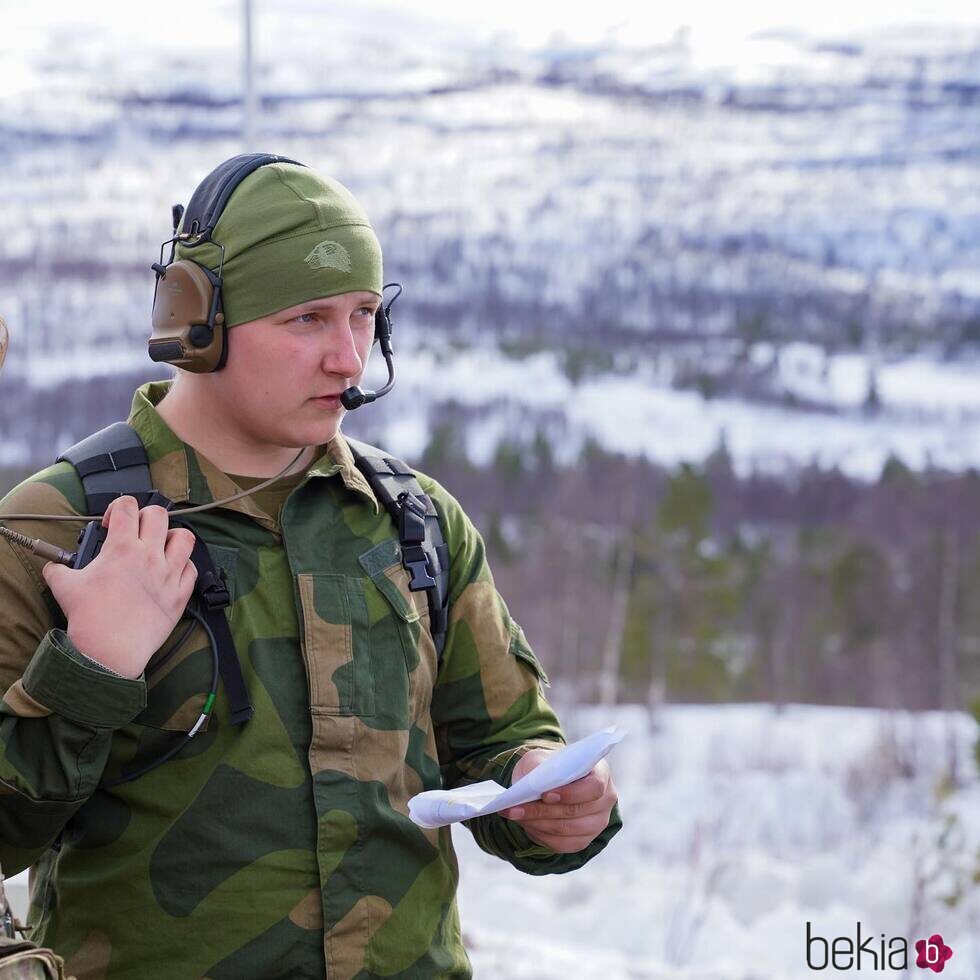 Sverre Magnus de Noruega en su primera visita al ejército de Noruega