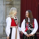 Mette-Marit de Noruega e Ingrid Alexandra de Noruega, muy cómplices en el Día Nacional de Noruega 2024