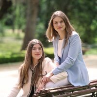 La Princesa Leonor y la Infanta Sofía en el reportaje por el 20 aniversario del Rey Felipe y la Reina Letizia