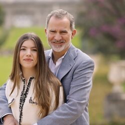 El Rey Felipe posa con la Infanta Sofía para el reportaje por el 20 aniversario del Rey Felipe y la Reina Letizia