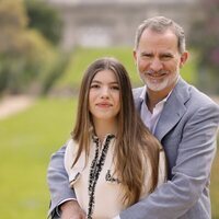 El Rey Felipe posa con la Infanta Sofía para el reportaje por el 20 aniversario del Rey Felipe y la Reina Letizia