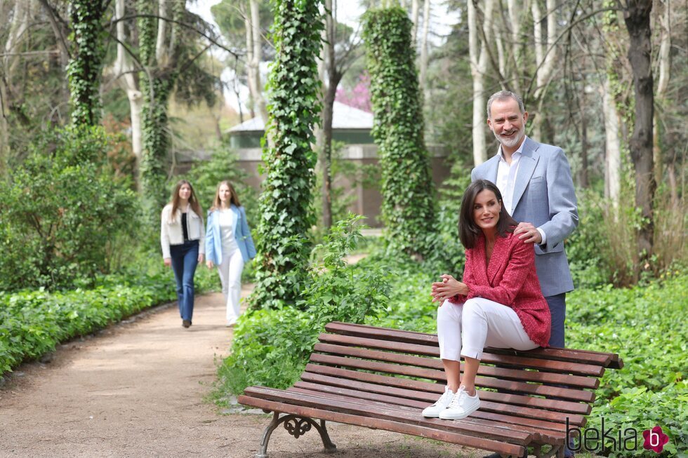 Los Reyes Felipe y Letizia, la Princesa Leonor y la Infanta Sofía en el reportaje por el 20 aniversario de bodas