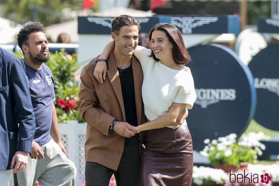 Jason Fernández y María Pedraza, cómplices en el Hipódromo de Madrid