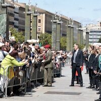 La Princesa Leonor, protegida por su equipo de seguridad antes de la entrega de la Medalla de Aragón 