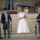 Zara Phillips y Mike Tindall en una garden party