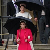 Beatriz y Eugenia de York en una garden party