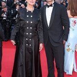 Carole Bouquet y Dimitri Rassam en la premiere de 'Megalópolis' en el Festival de Cannes 2024