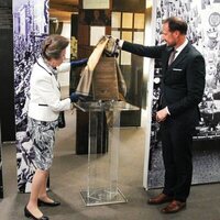 La Princesa Ana y Haakon de Noruega desvelan una placa en el Museo de la Resistencia Noruega