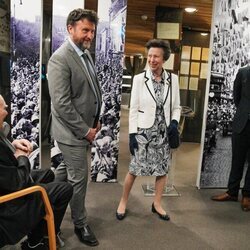 La Princesa Ana y Haakon de Noruega en el Museo de la Resistencia Noruega