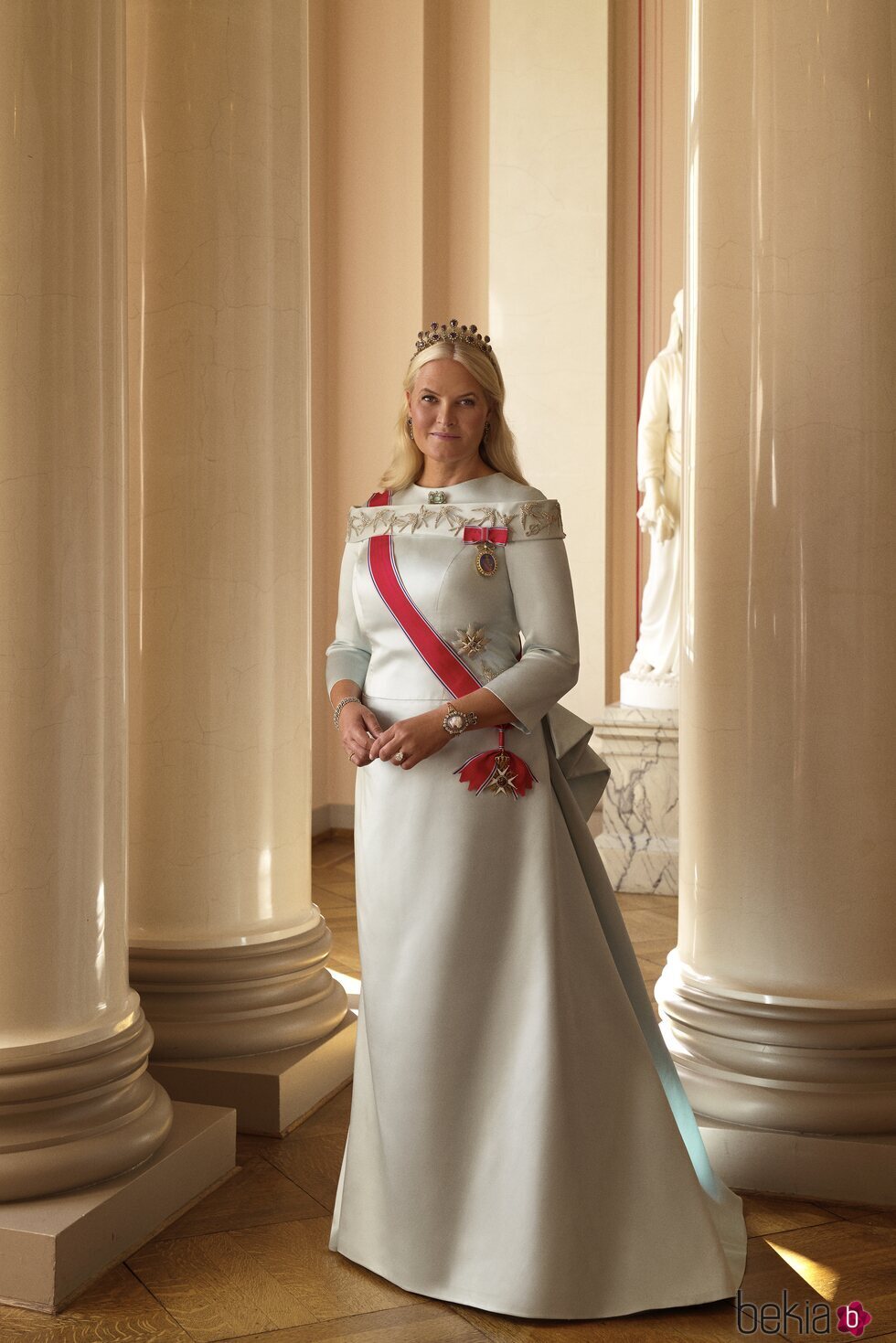 Foto oficial de Mette-Marit de Noruega con la Tiara de Amatistas