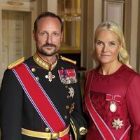 Foto oficial de Haakon y Mette-Marit de Noruega con la Tiara de Margaritas