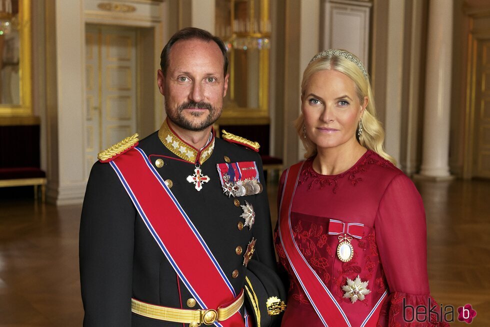 Foto oficial de Haakon y Mette-Marit de Noruega con la Tiara de Margaritas