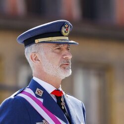 El Rey Felipe preside el desfile de las Fuerzas Armadas en Oviedo