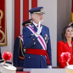 Los Reyes Felipe y Letizia presiden el desfile de las Fuerzas Armadas en Oviedo