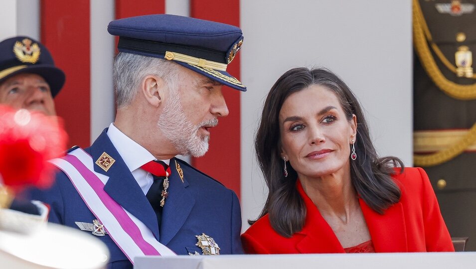 Los Reyes Felipe y Letizia presiden el desfile de las Fuerzas Armadas celebrado en Oviedo