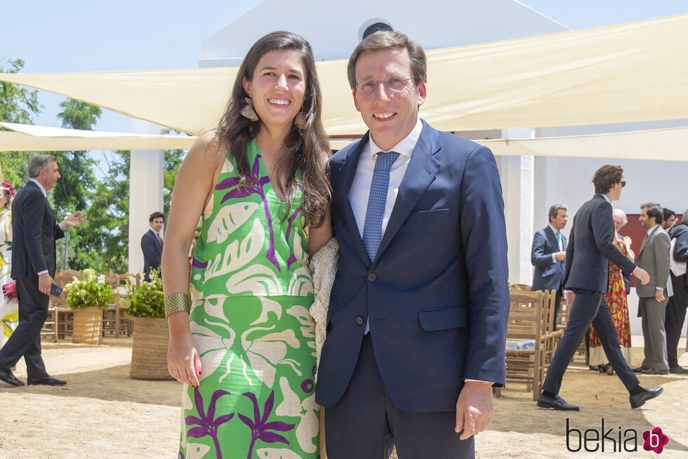 José Luis Martínez-Almeida y Teresa Urquijo en la boda de unos amigos