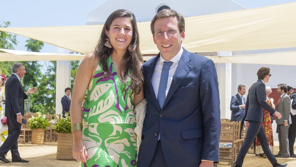 José Luis Martínez-Almeida y Teresa Urquijo en la boda de unos amigos