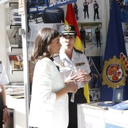 La Reina letizia visita la caseta de la Policía Nacional