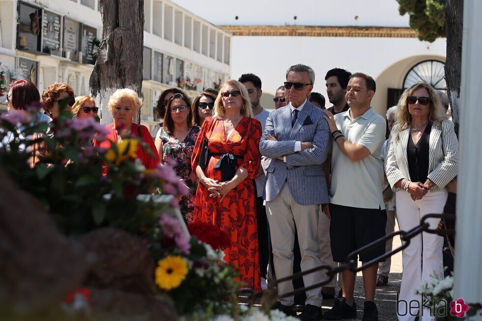 Gloria Mohedano, Ortega Cano y David Flores en el 18 aniversario de la muerte de Rocío Jurado