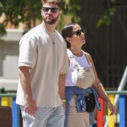 Anabel Pantoja y David Rodríguez paseando por Madrid