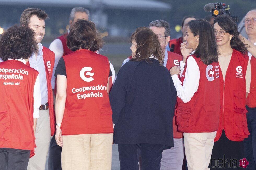 La Reina Letizia en su recepción en el aeropuerto de Ciudad de Guatemala al comienzo de su Viaje de Cooperación a Guatemala