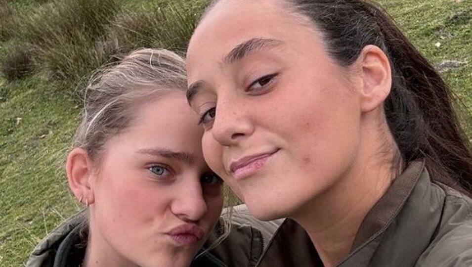 Irene Urdangarin y Victoria Federica muy cómplices en plena naturaleza