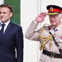 Emmanuel Macron y Carlos III en el 80 aniversario del Desembarco de Normandía