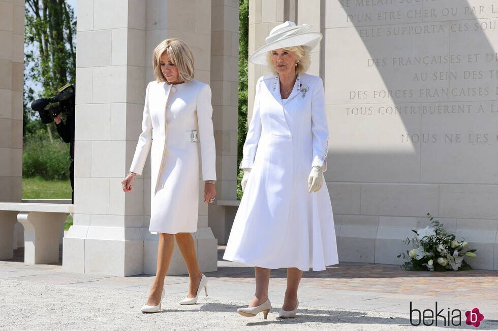 Brigitte Macron y la Reina Camilla en el 80 aniversario del Desembarco de Normandía