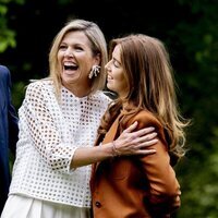 Máxima de Holanda y Alexia de Holanda en su posado familiar en el Palacio Huis Ten Bosch