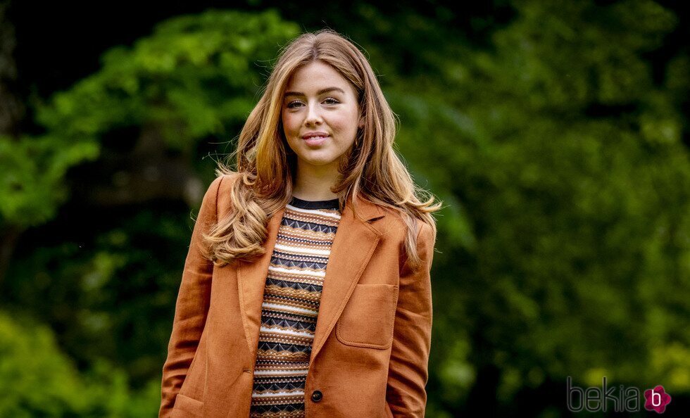 Alexia de Holanda en su posado familiar en el Palacio Huis Ten Bosch