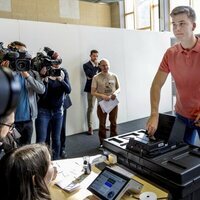 Gabriel de Bélgica votando por primera vez