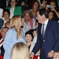 Belén Esteban y Antonio Garamendi en la clausura de la XVI Convocatoria 'Euros de tu Nómina'