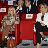 María Teresa Fernández de la Vega y Fátima Báñez en la clausura de la XVI Convocatoria 'Euros de tu Nómina'