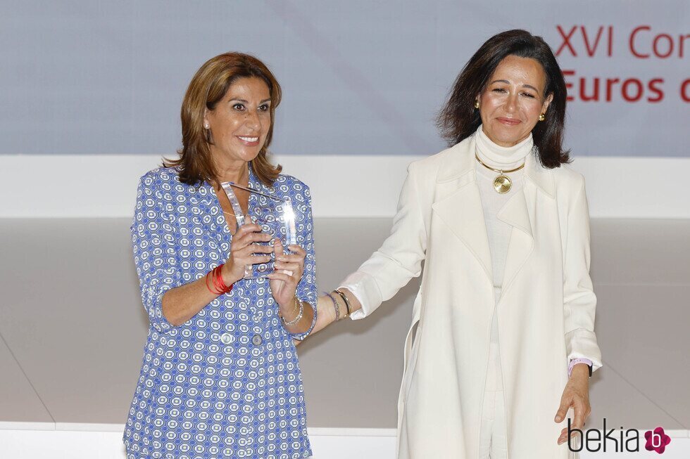 Pilar García de la Granja y Ana Botín en la clausura de la XVI Convocatoria 'Euros de tu Nómina'