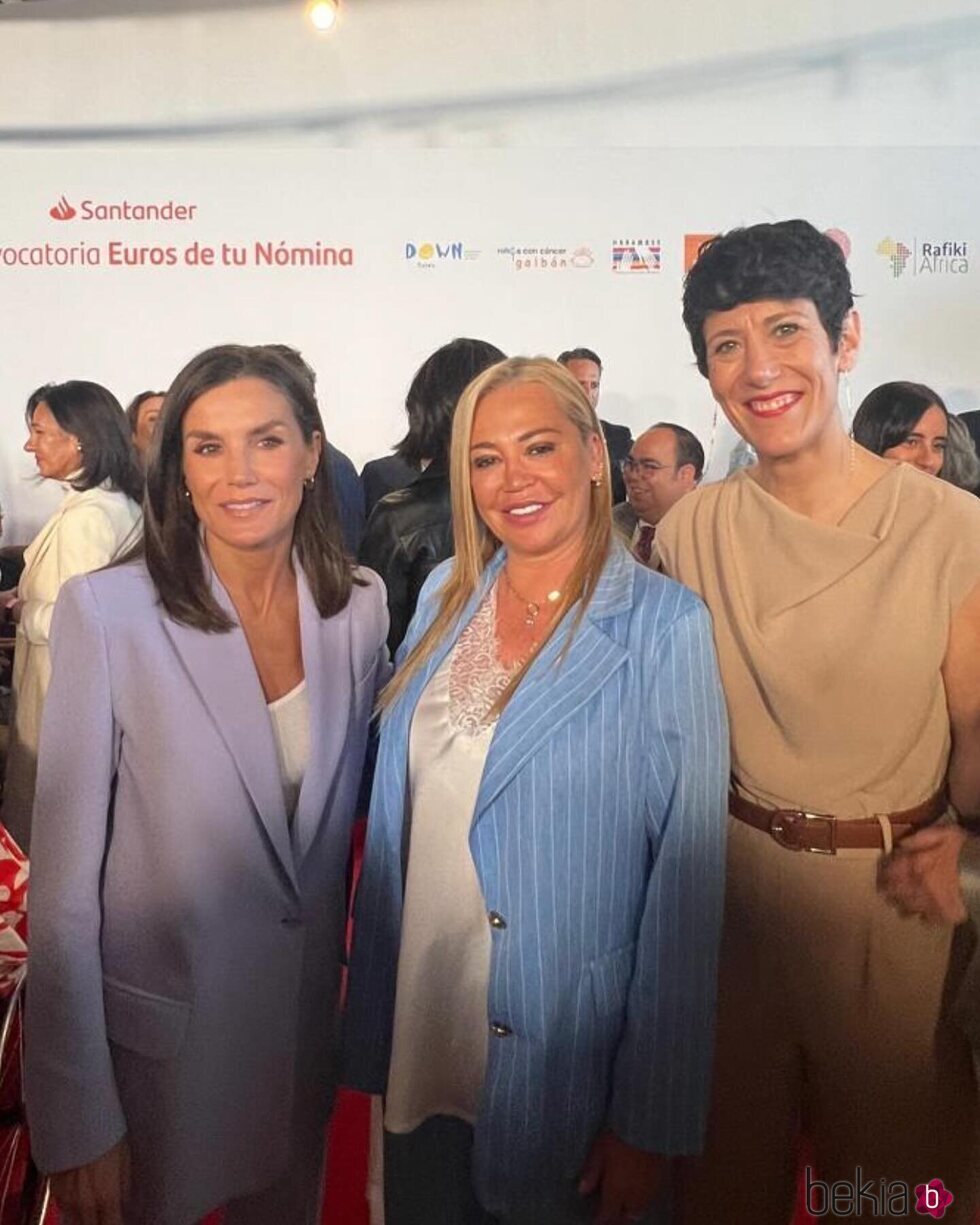 La Reina Letizia con Belén Esteban y la Ministra Elma Saiz